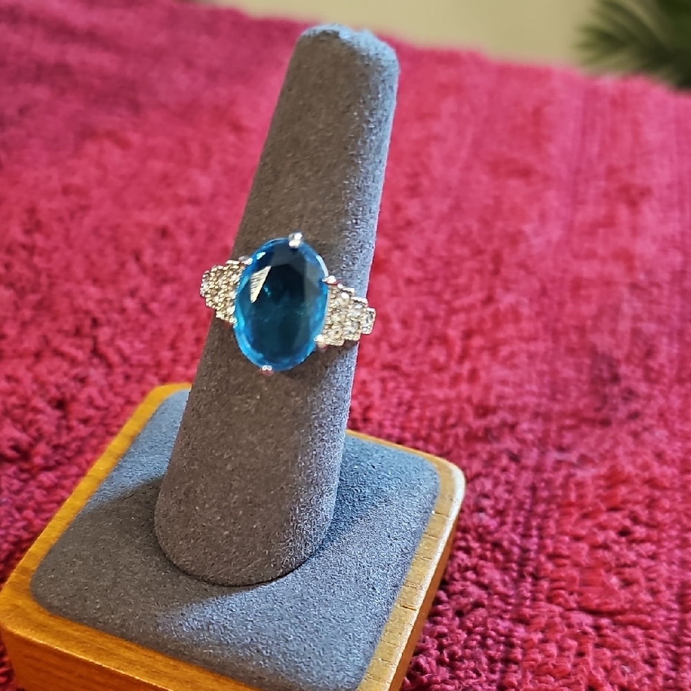 Dazzling Silver Ring with Blue Gemstone